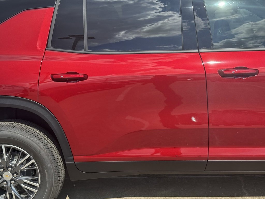 New 2026 Chevrolet Traverse LT image 9