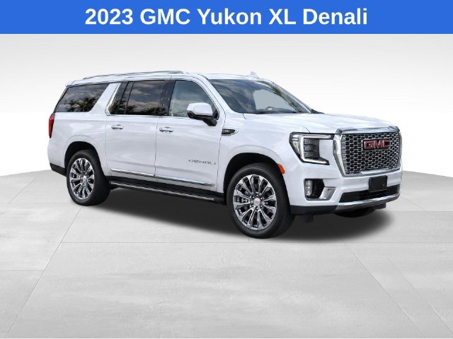 Used 2023 GMC Yukon XL Denali w/ Denali Reserve Package AWD/4WD image 2