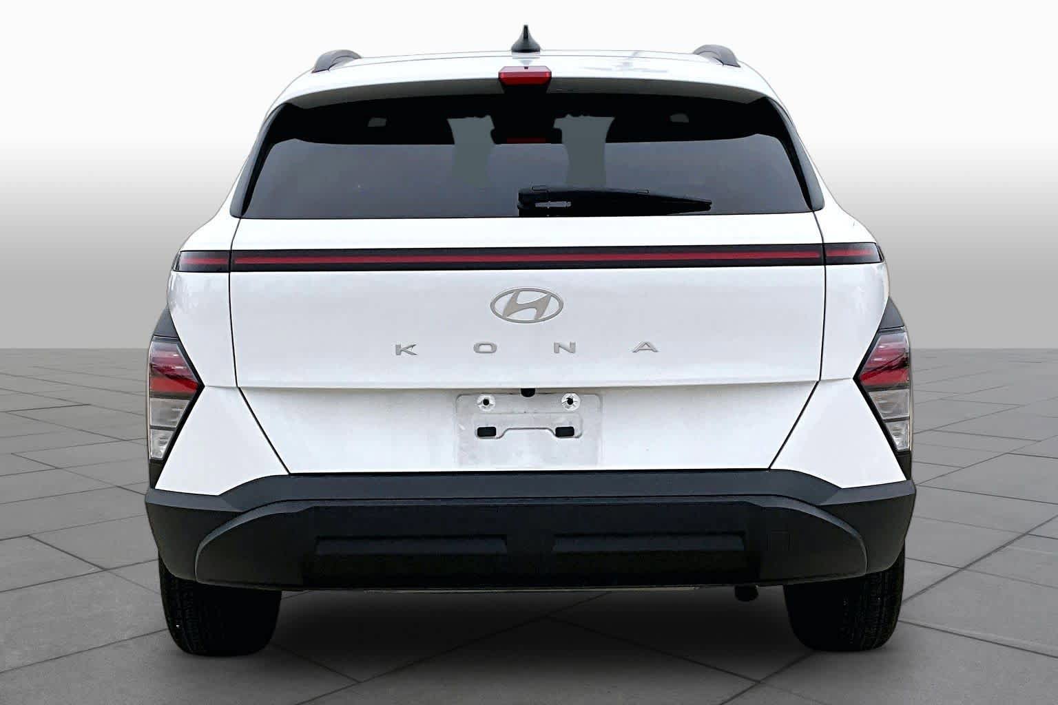 Used 2024 Hyundai Kona SEL w/ Convenience Package FWD image 5