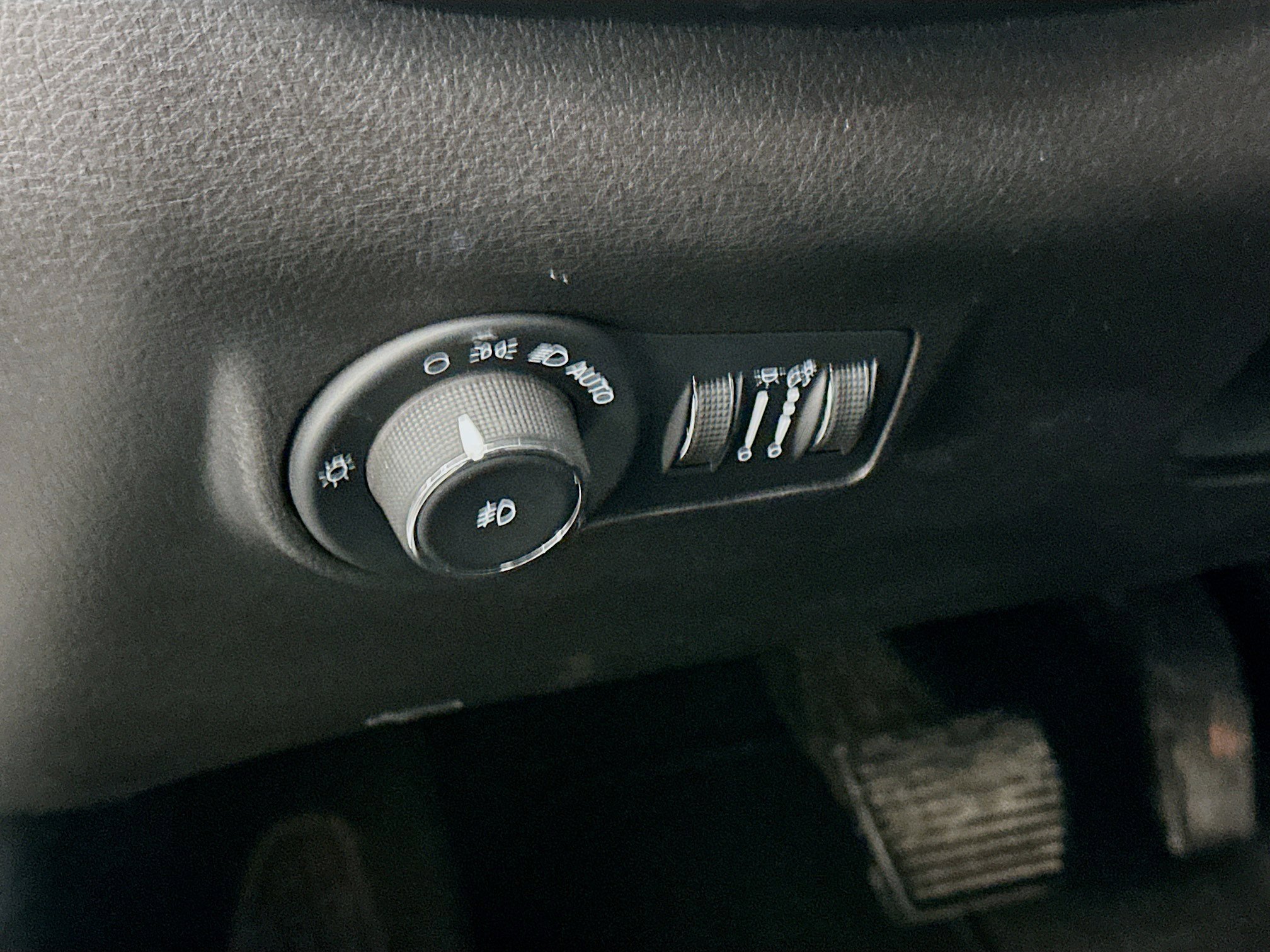 Used 2025 Jeep Compass Limited image 17