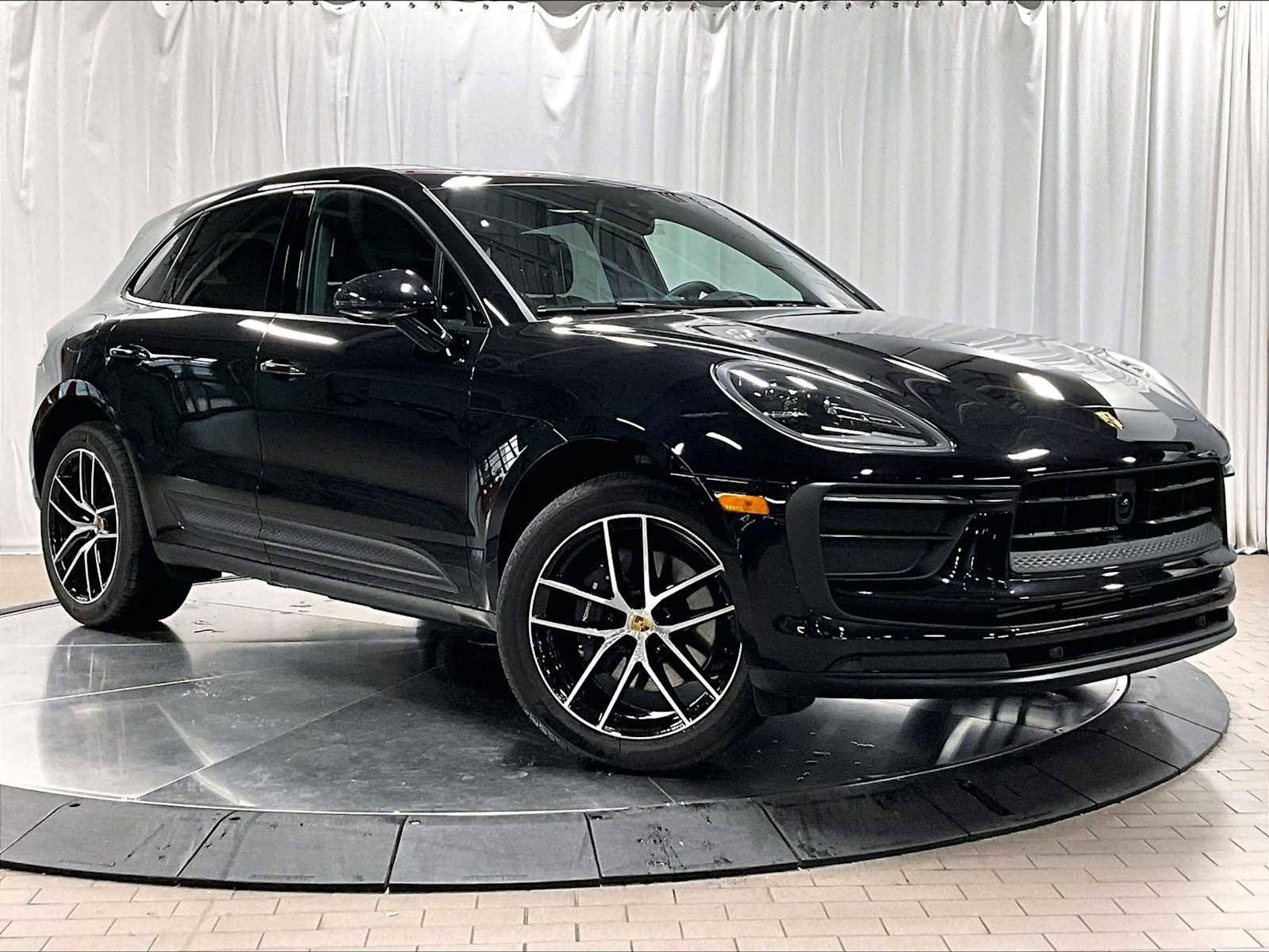 Used 2025 Porsche Macan image 12