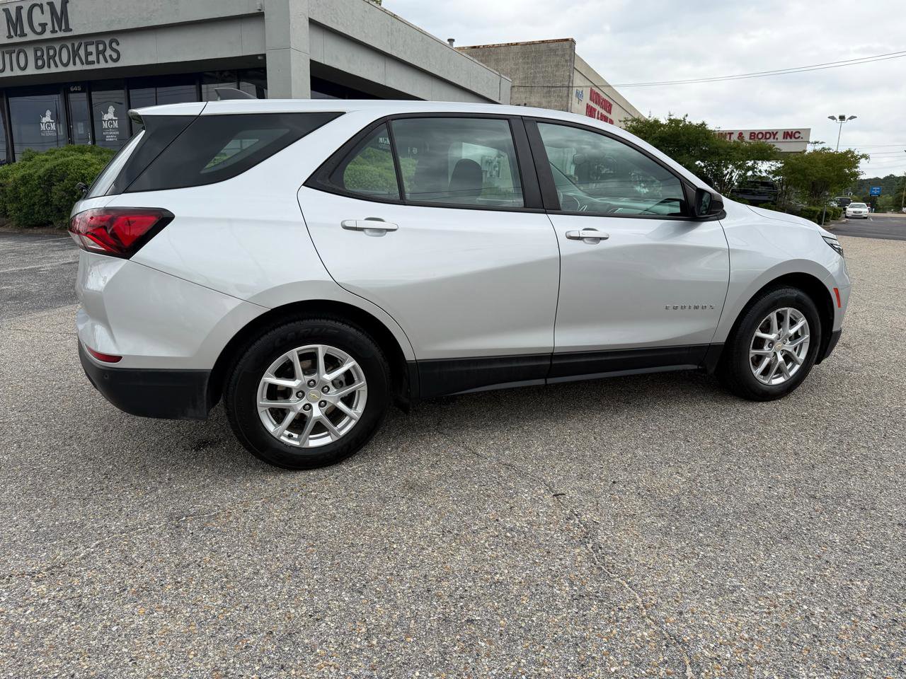 Used 2022 Chevrolet Equinox LS w/ Driver Confidence II Package FWD image 21