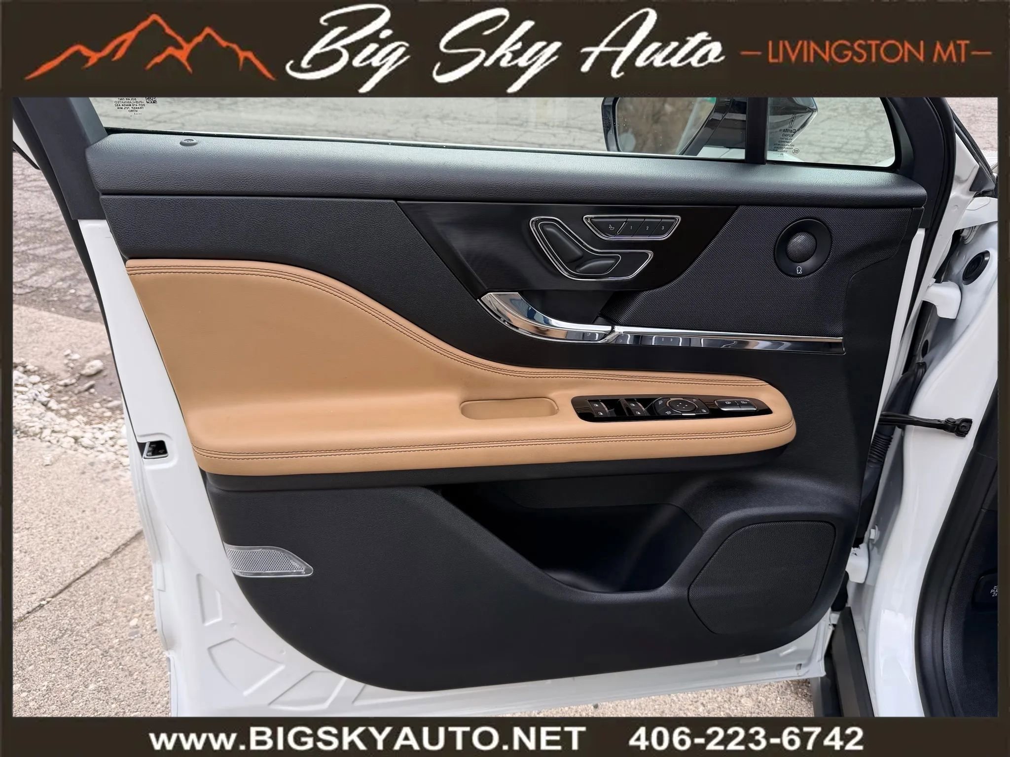 Used 2021 Lincoln Corsair Reserve w/ Equipment Group 201A image 11