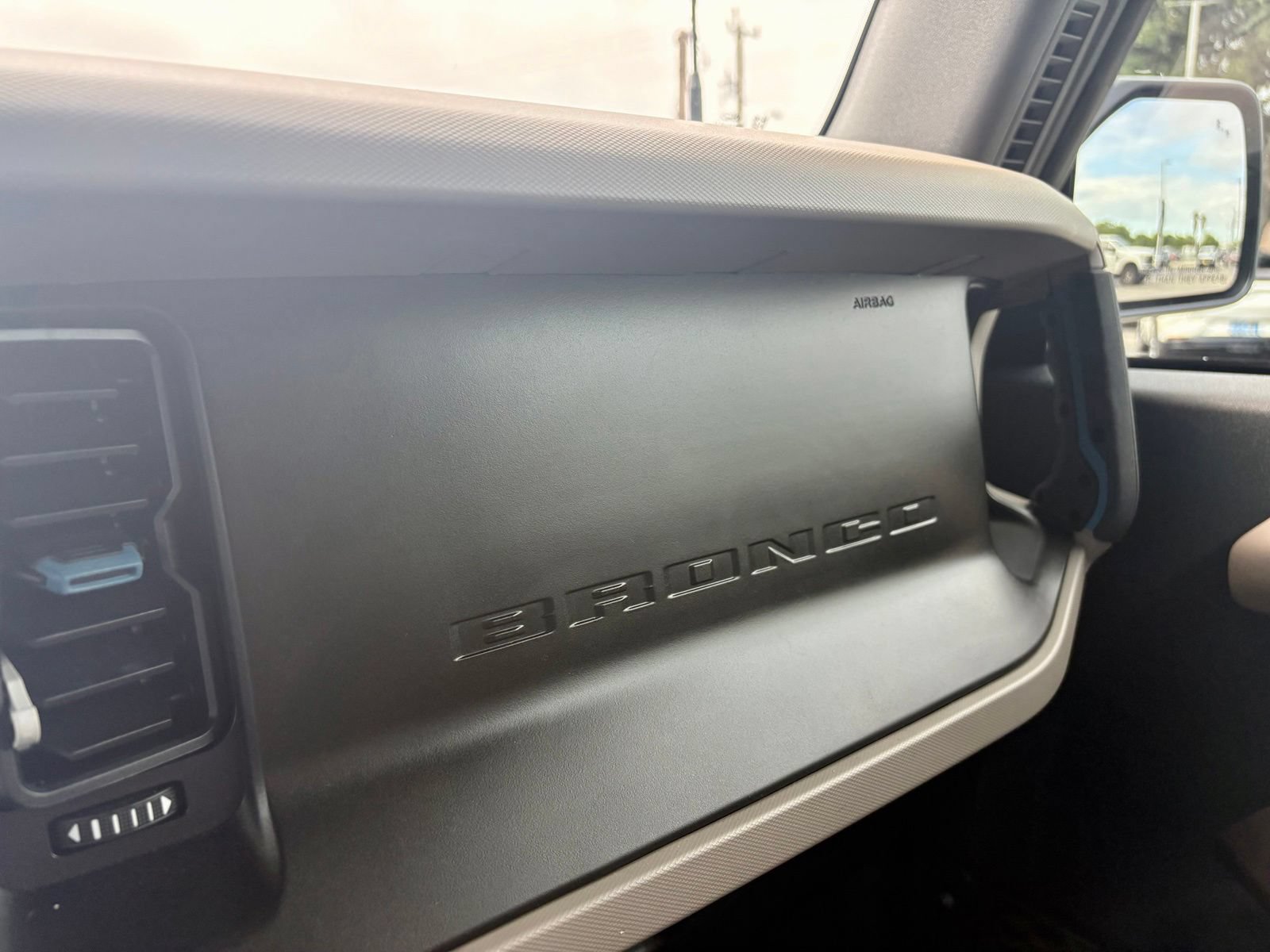 Used 2023 Ford Bronco Wildtrak AWD/4WD image 18