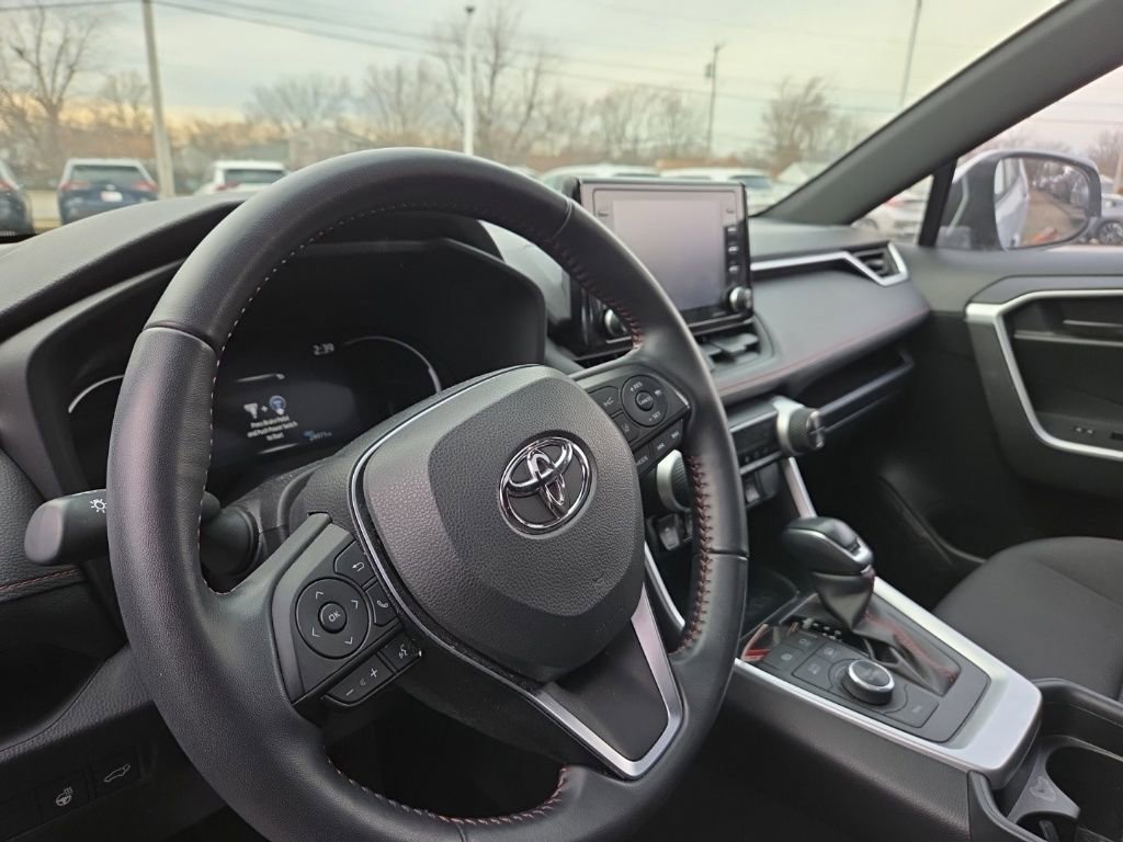Used 2021 Toyota RAV4 SE w/ Weather & Moonroof Package image 19