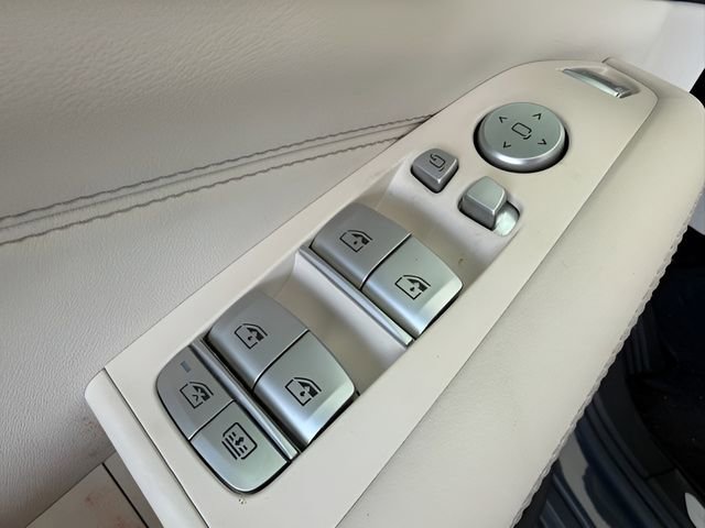 Used 2024 BMW X7 xDrive40i w/ Executive Package image 16