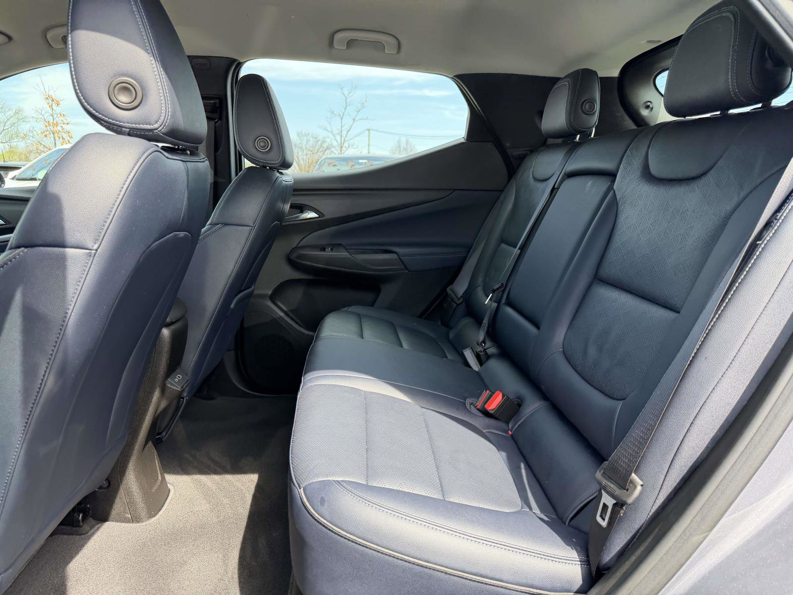 Certified 2022 Chevrolet Bolt EUV LT w/ Convenience Package image 11