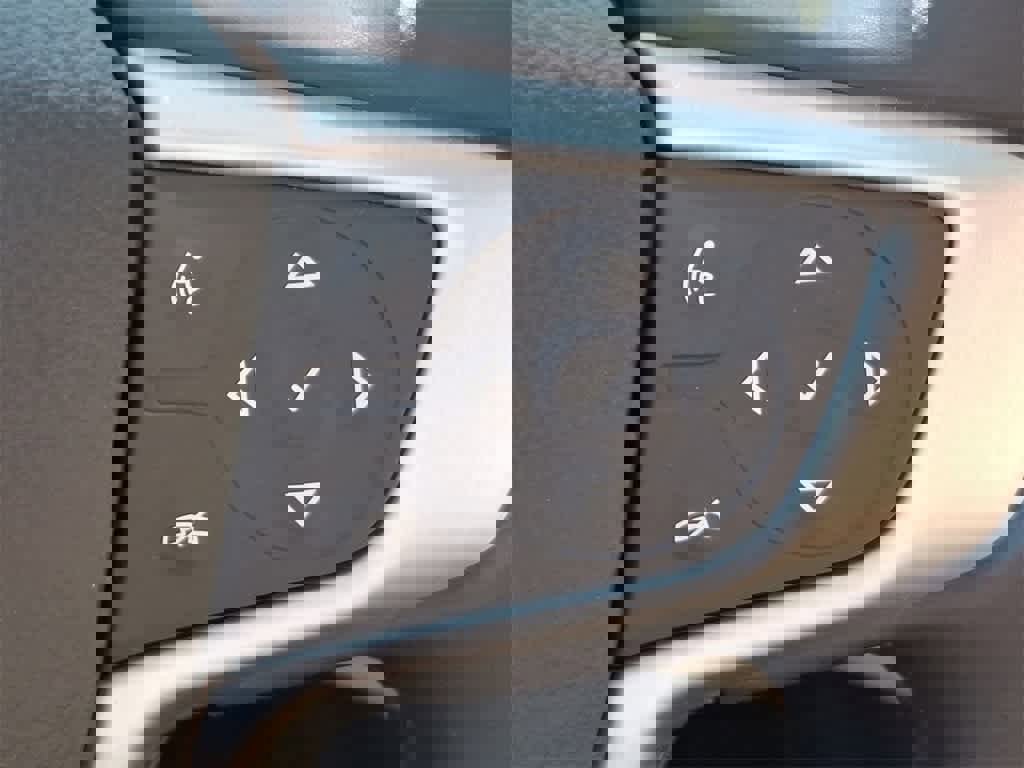 Used 2020 GMC Terrain SLE image 24