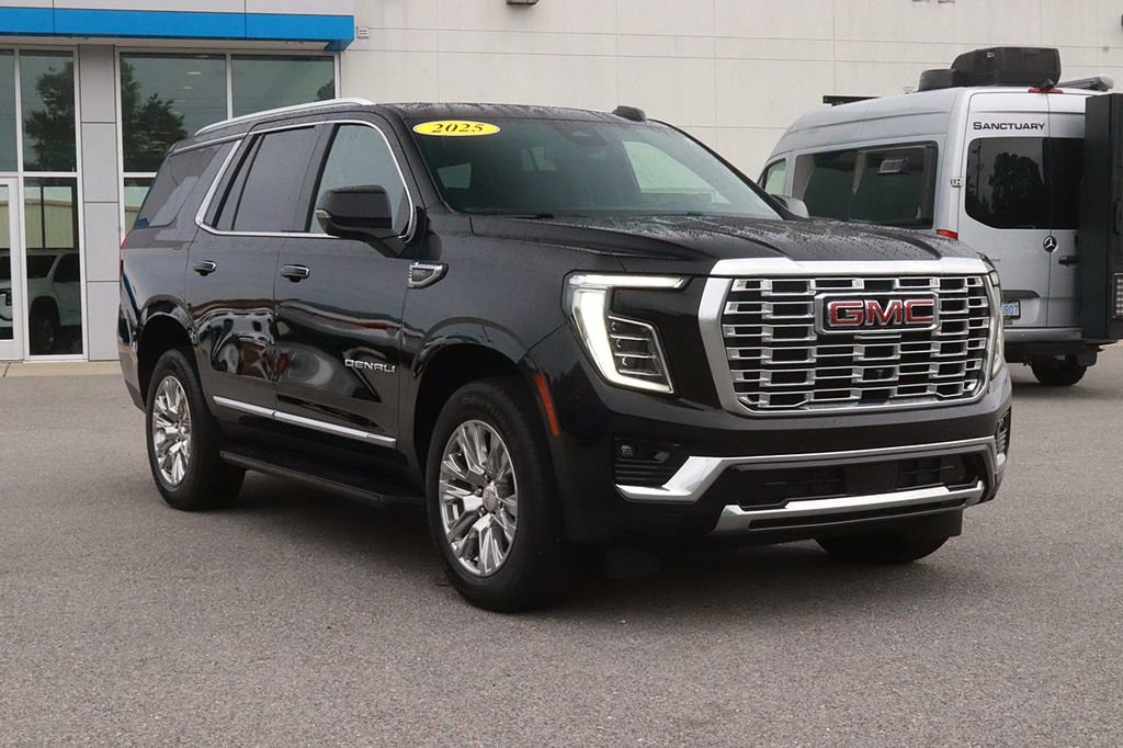 Used 2025 GMC Yukon Denali AWD/4WD image 3