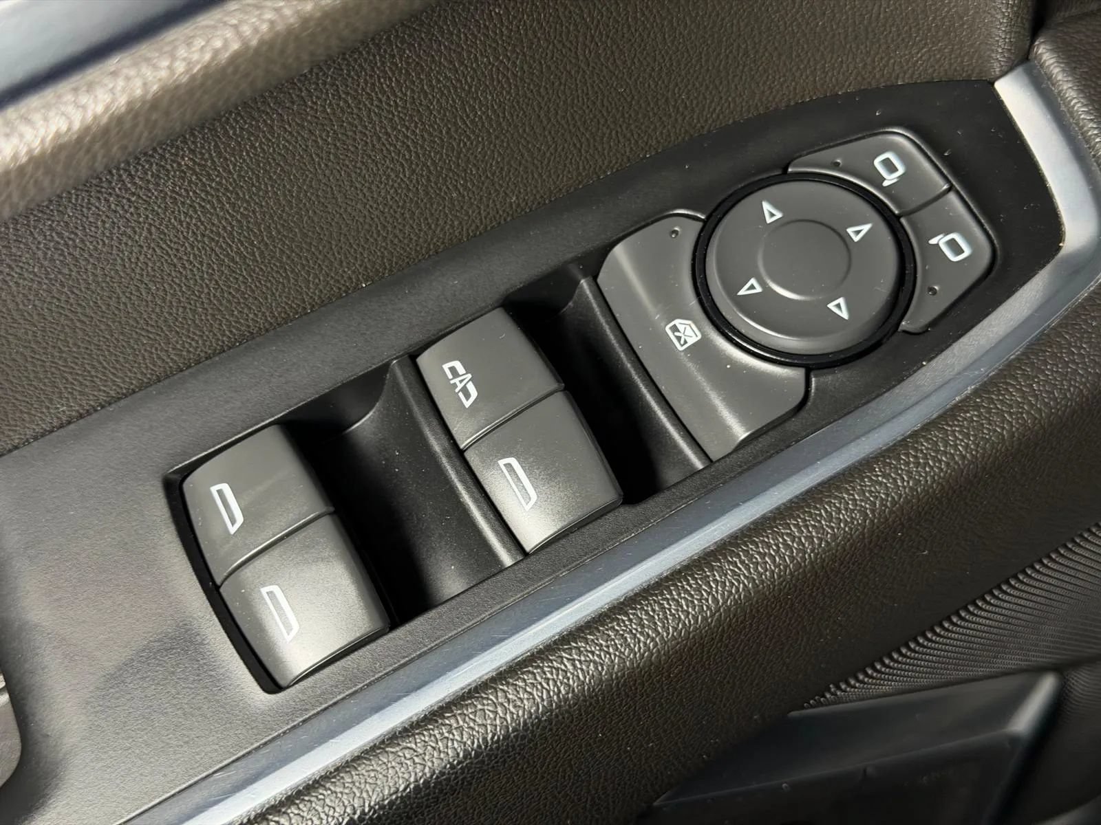 Used 2022 Chevrolet Silverado 1500 LT AWD/4WD image 25