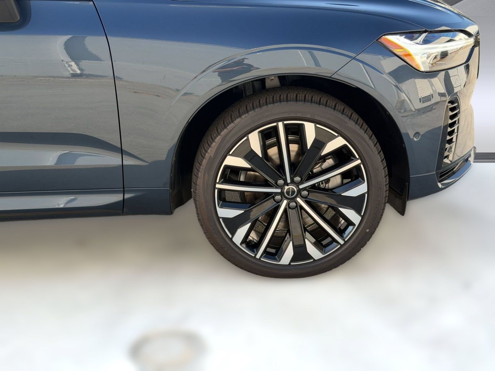New 2026 Volvo XC60 T8 Ultra w/ Climate Package AWD/4WD image 13