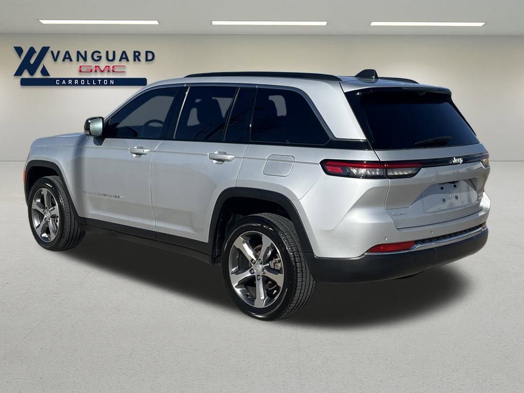 Used 2024 Jeep Grand Cherokee Limited w/ Luxury Tech Group II image 3