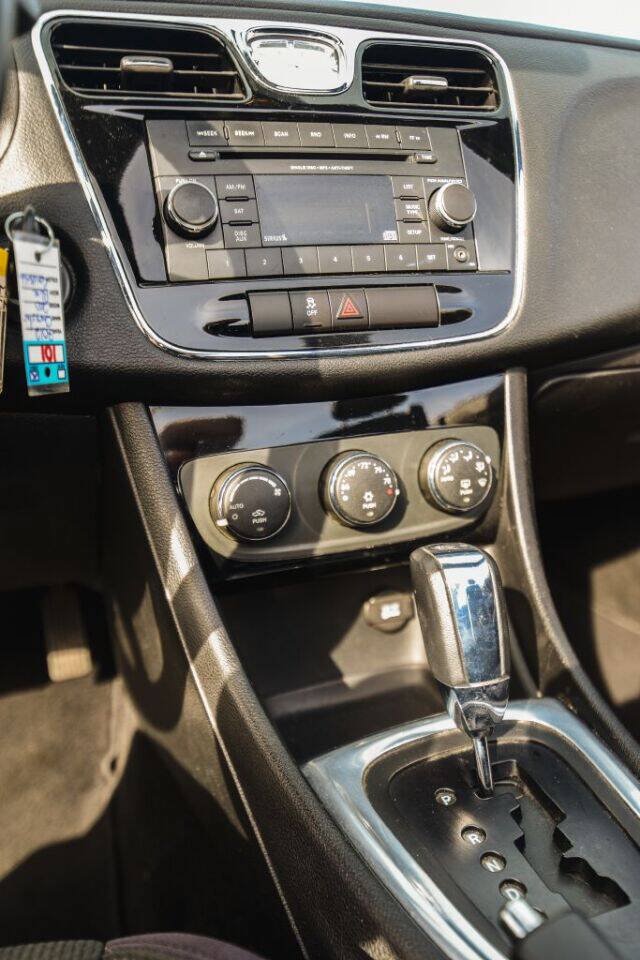 Used 2012 Chrysler 200 Touring FWD image 19