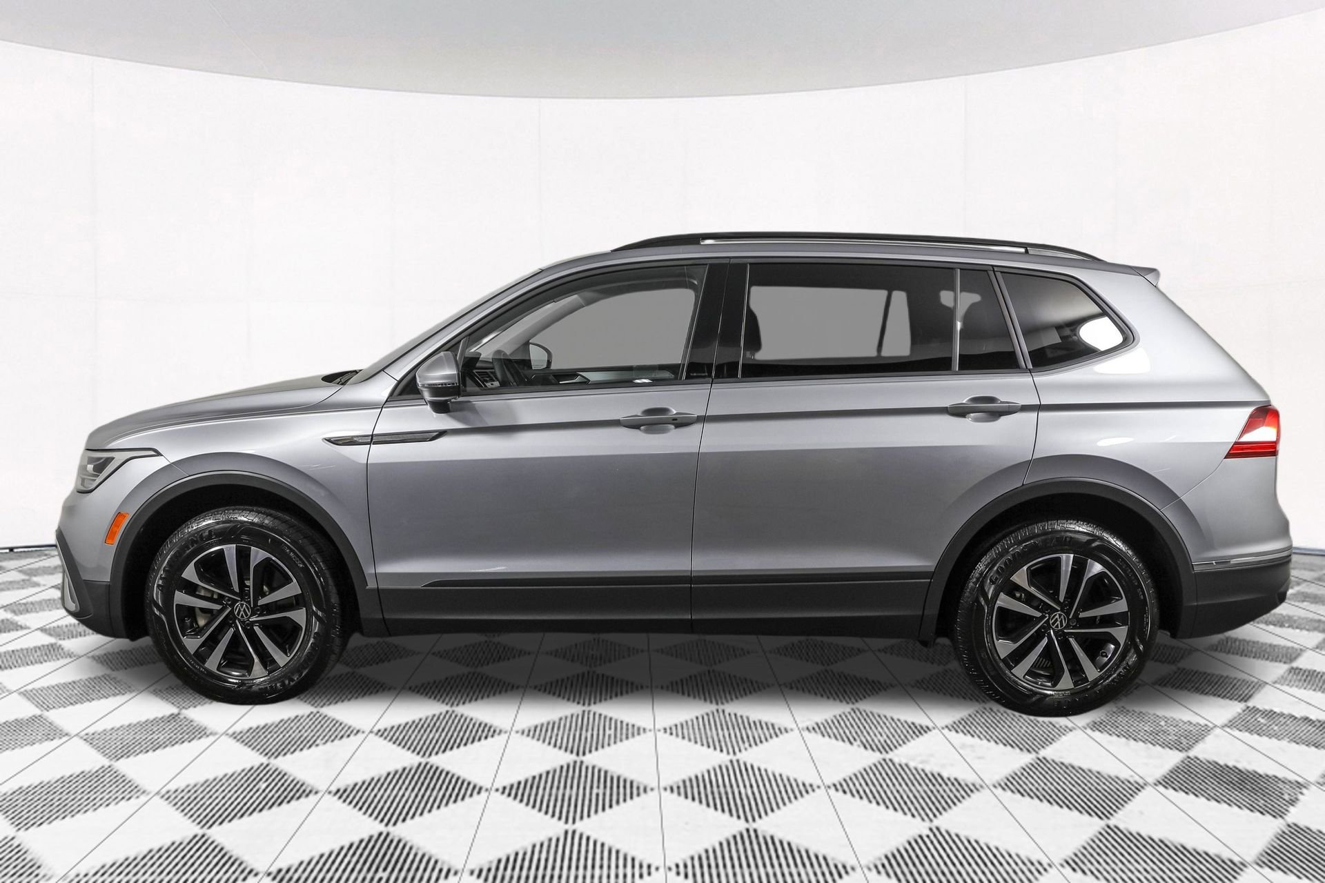 Used 2024 Volkswagen Tiguan S AWD/4WD image 19