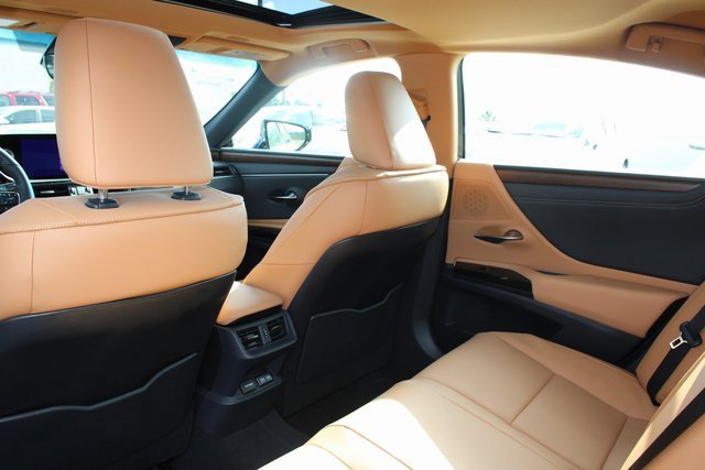 Certified 2025 Lexus ES 300h w/ Premium Package image 9