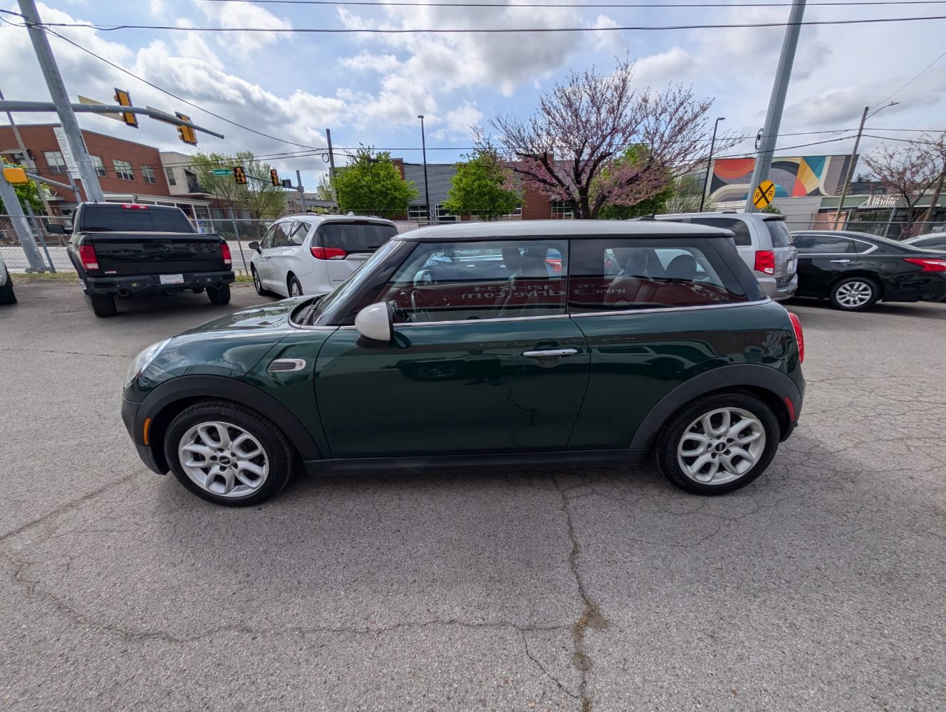 Used 2019 MINI Cooper 2-Door Hardtop w/ Signature Upholstery Package FWD image 9