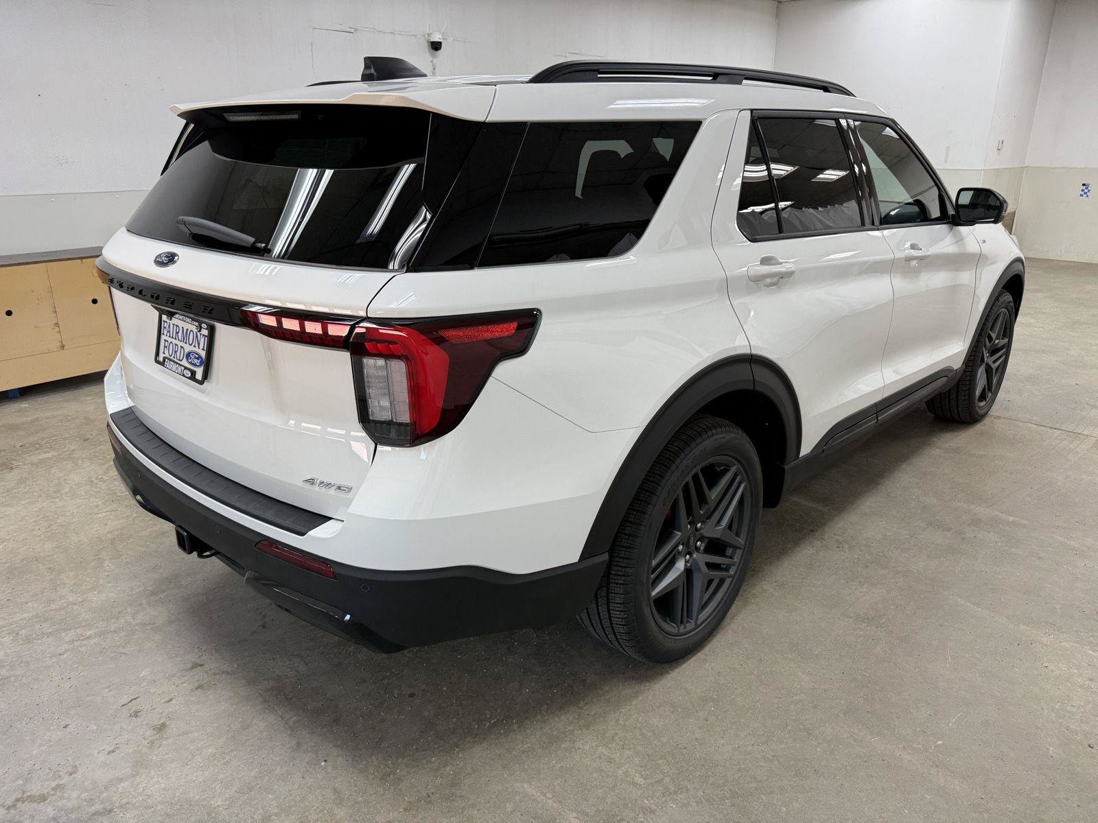 New 2026 Ford Explorer ST-Line w/ ST-Line Street Pack AWD/4WD image 8