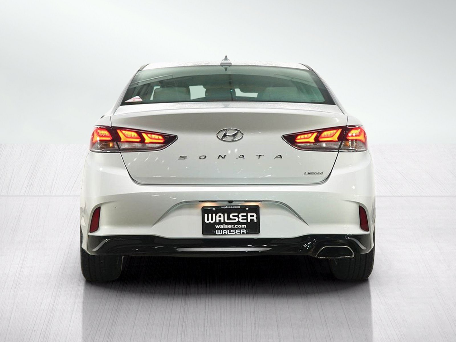 Used 2018 Hyundai Sonata Limited w/ Cargo Package FWD image 4