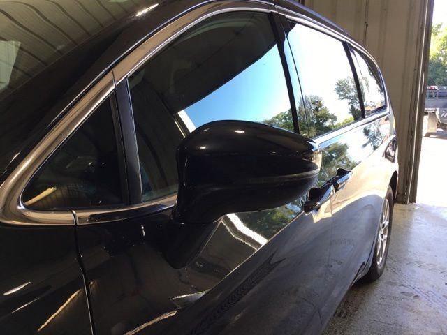 Used 2022 Chrysler Pacifica Touring-L image 12