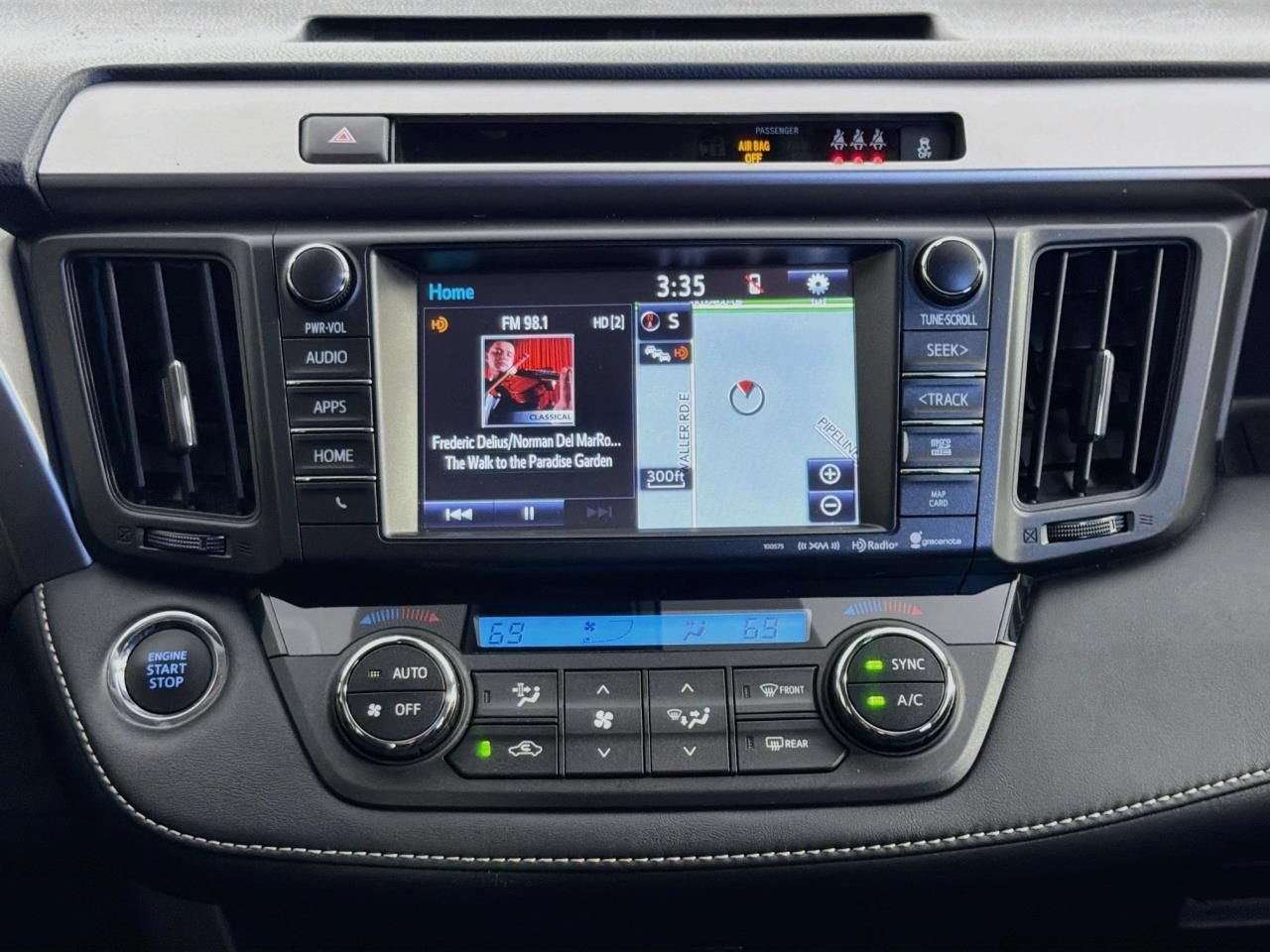 Used 2017 Toyota RAV4 XLE AWD/4WD image 15