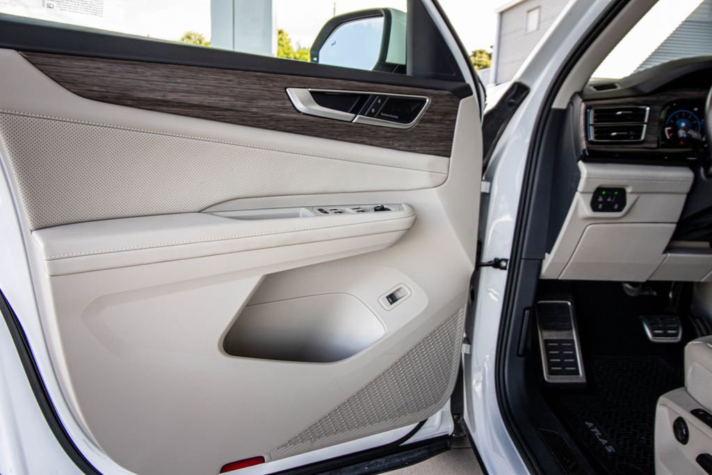 Used 2024 Volkswagen Atlas SEL Premium R-Line image 27