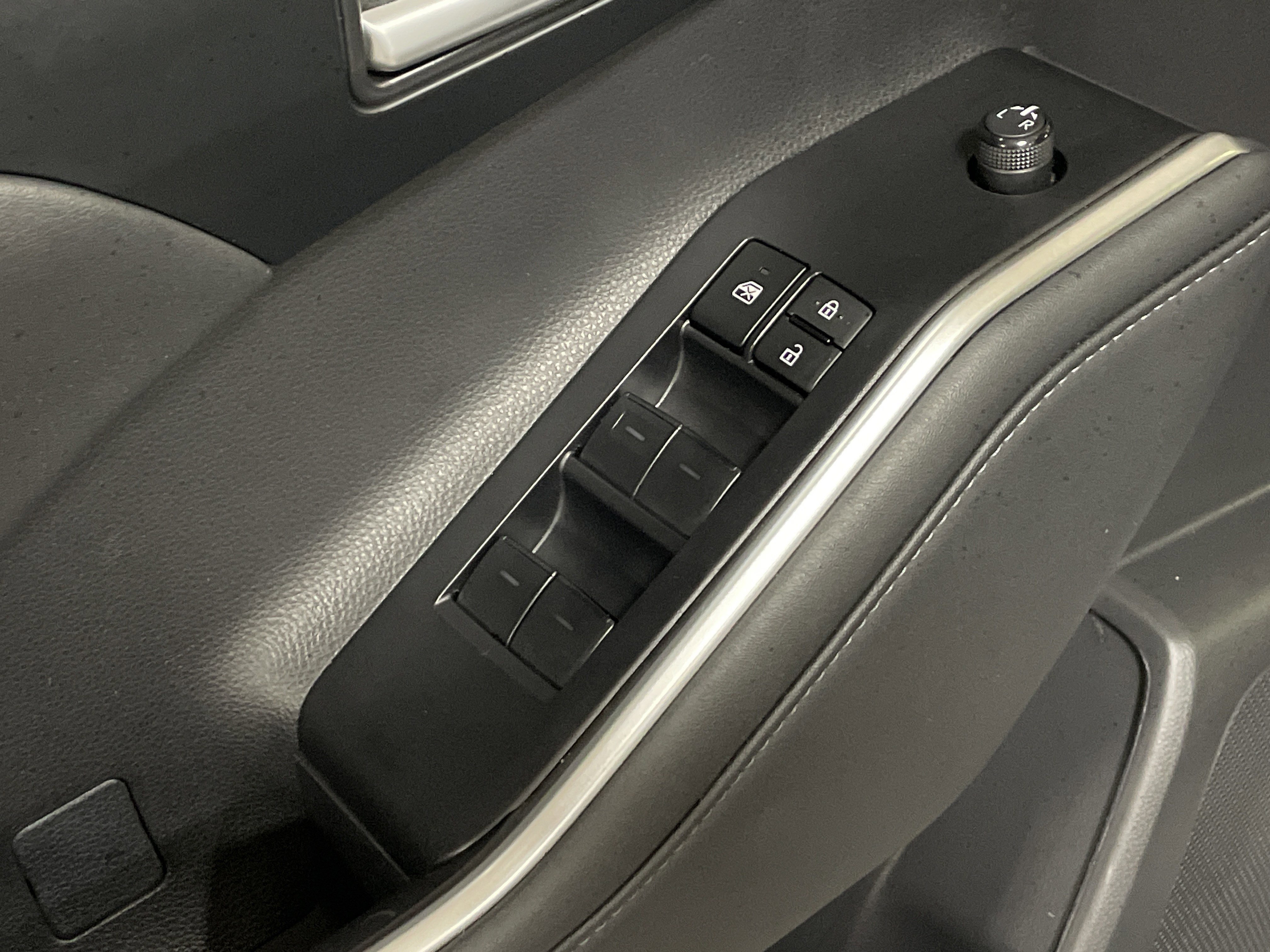 Used 2023 Toyota Highlander XLE FWD image 15