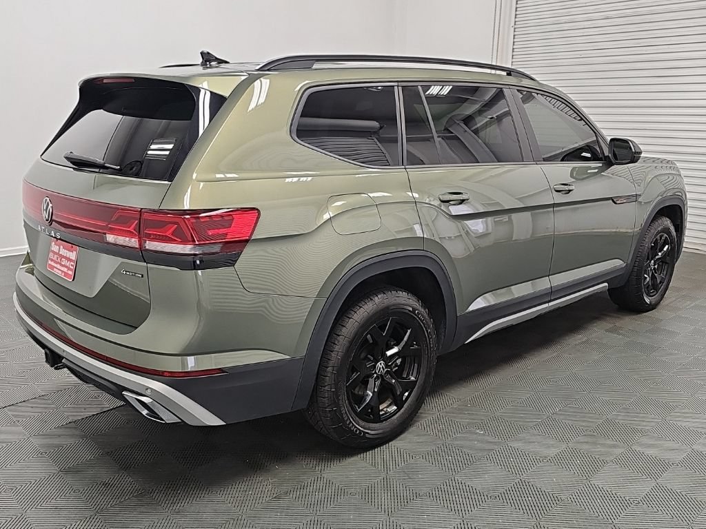 Used 2024 Volkswagen Atlas Peak Edition SEL AWD/4WD image 9