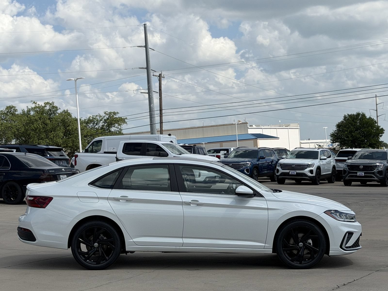New 2026 Volkswagen Jetta SE FWD image 3