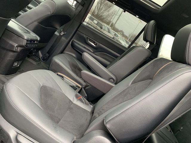 Used 2024 Toyota Grand Highlander AWD Hybrid image 10