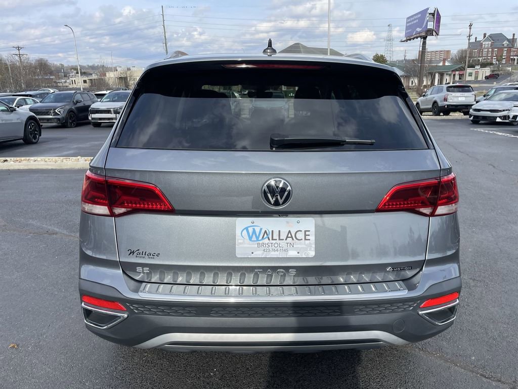 Certified 2024 Volkswagen Taos SE image 5