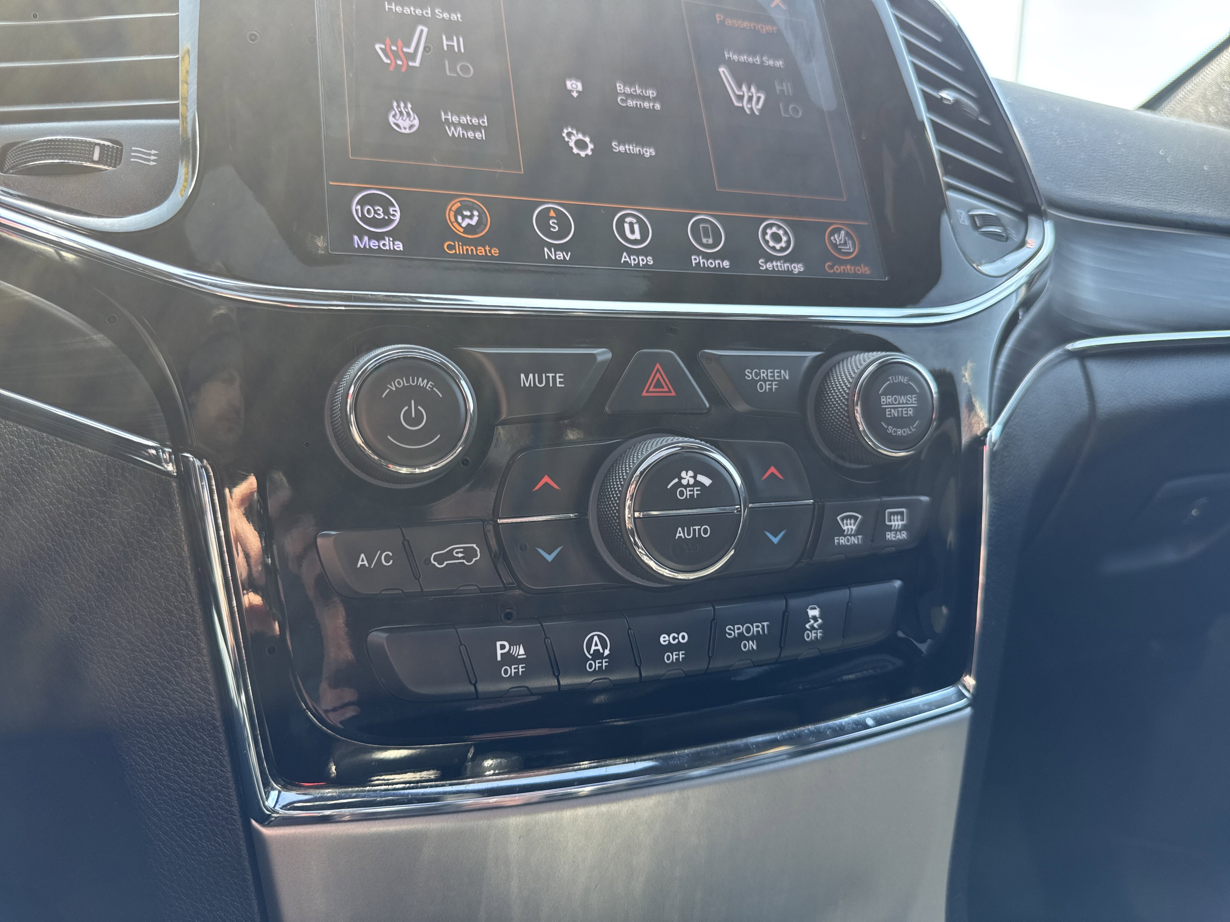 Used 2020 Jeep Grand Cherokee Limited AWD/4WD image 27