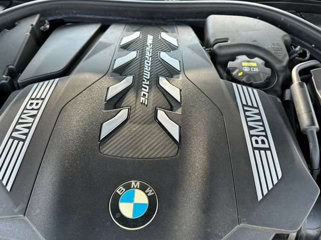 Used 2022 BMW M550i xDrive AWD/4WD image 10