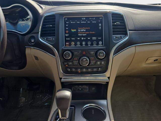 Used 2018 Jeep Grand Cherokee Overland AWD/4WD image 23