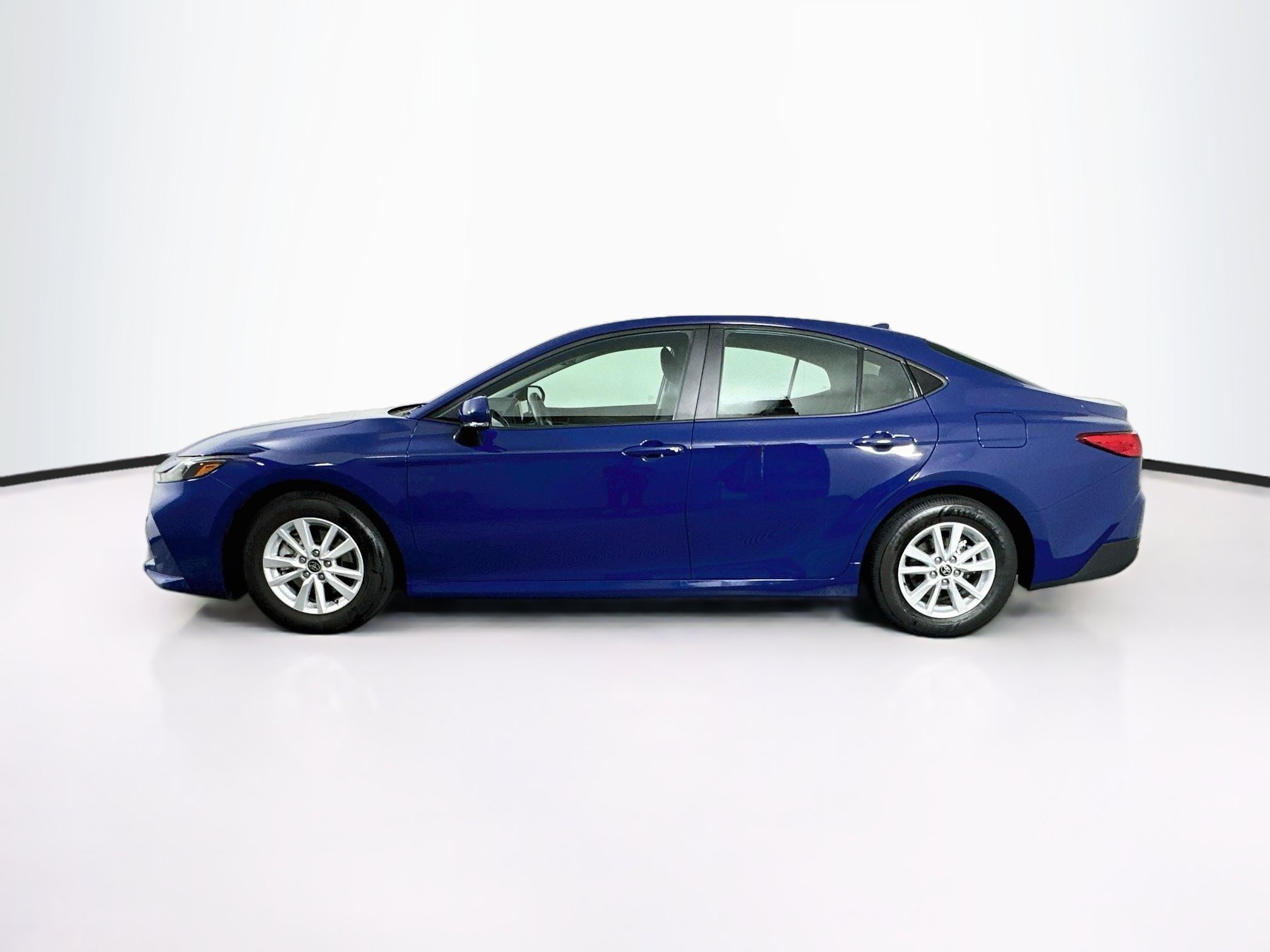 Used 2026 Toyota Camry LE FWD image 4