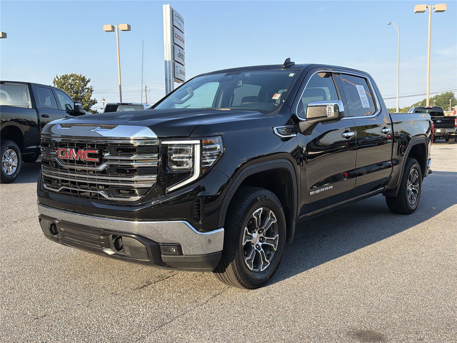 Used 2025 GMC Sierra 1500 SLT AWD/4WD image 2