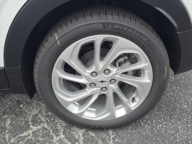 New 2027 Chevrolet Bolt LT FWD image 30