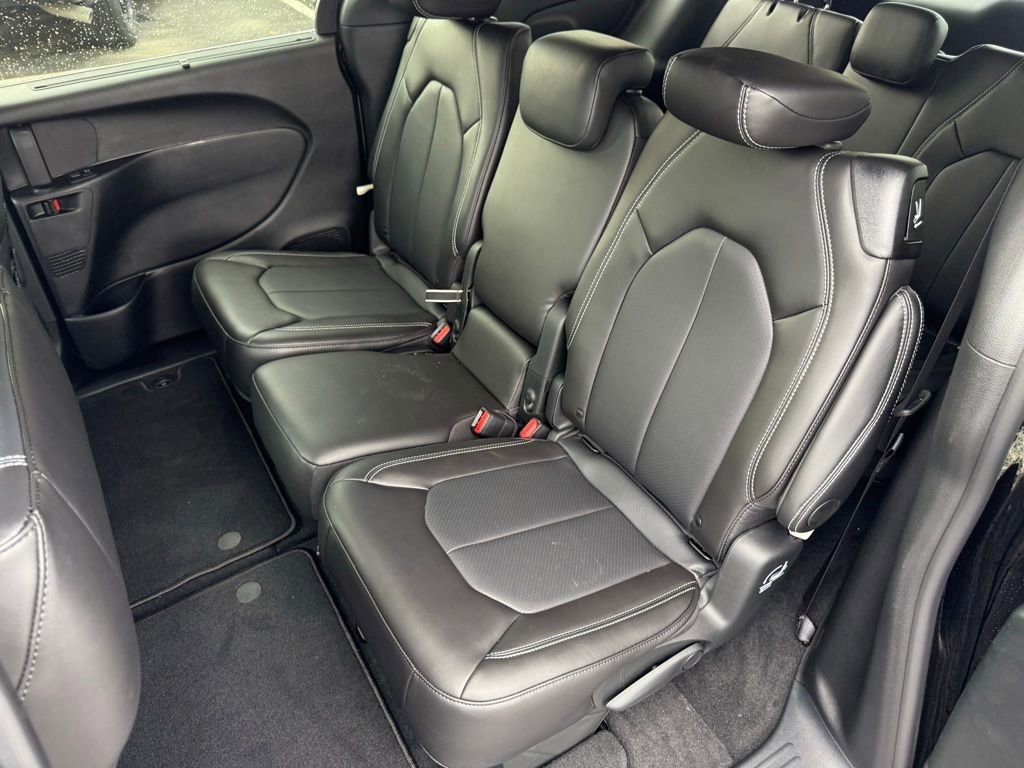 New 2026 Chrysler Pacifica Select FWD image 32