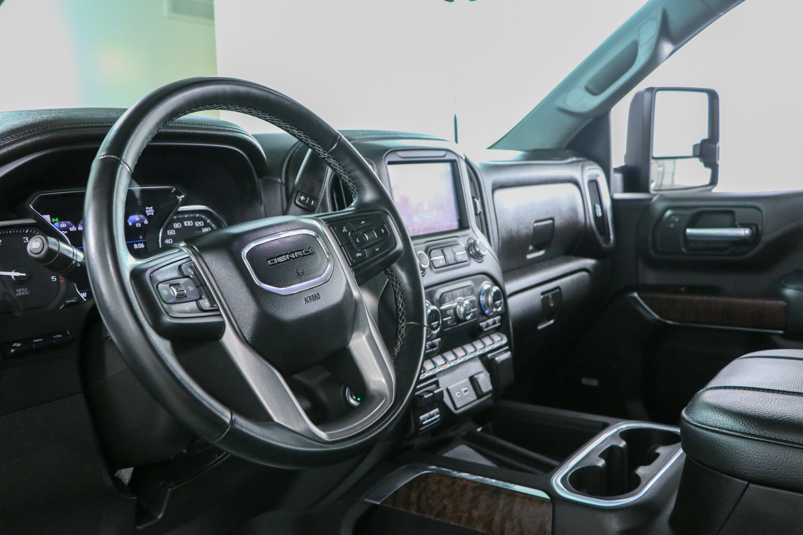 Used 2023 GMC Sierra 2500 Denali w/ Denali Ultimate Package AWD/4WD image 27