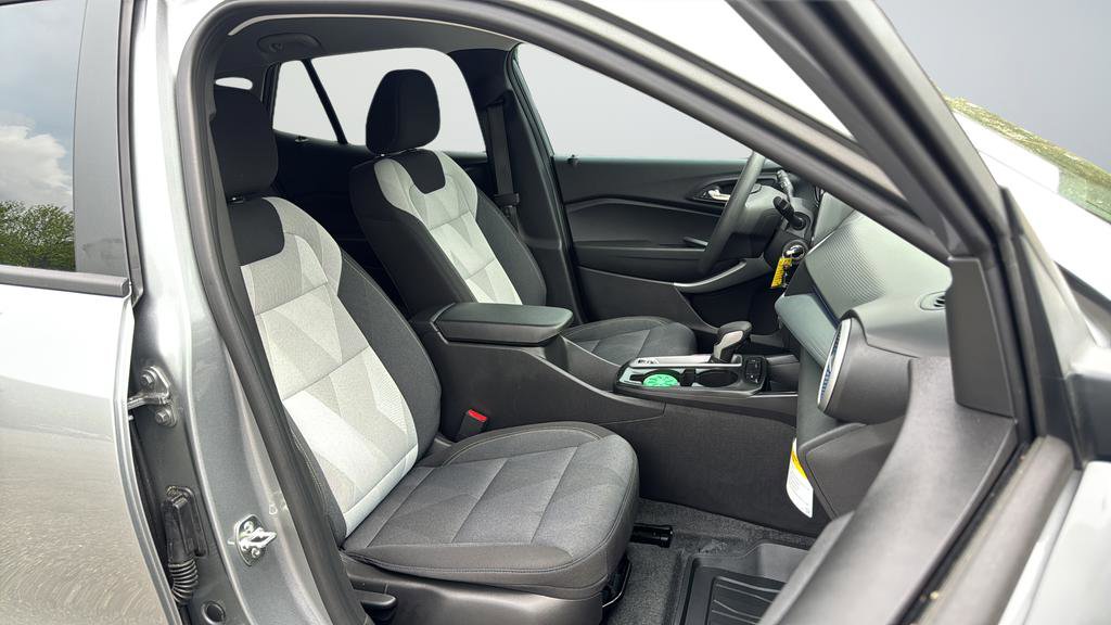Used 2026 Chevrolet Trax LS w/ LS Convenience Package FWD image 19