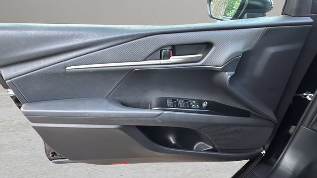 Used 2025 Toyota Camry SE FWD image 16