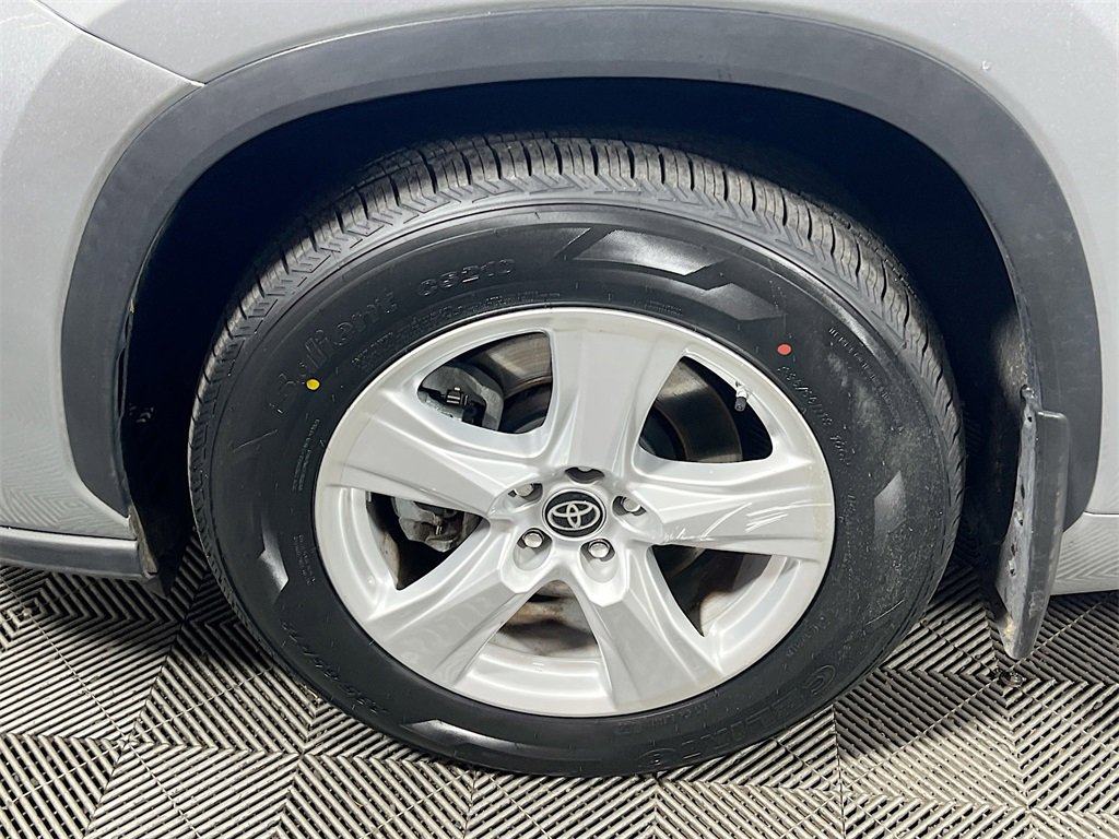 Certified 2024 Toyota Highlander LE image 29