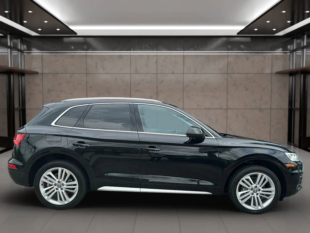 Used 2019 Audi Q5 2.0T Premium Plus w/ Premium Plus Package AWD/4WD image 6