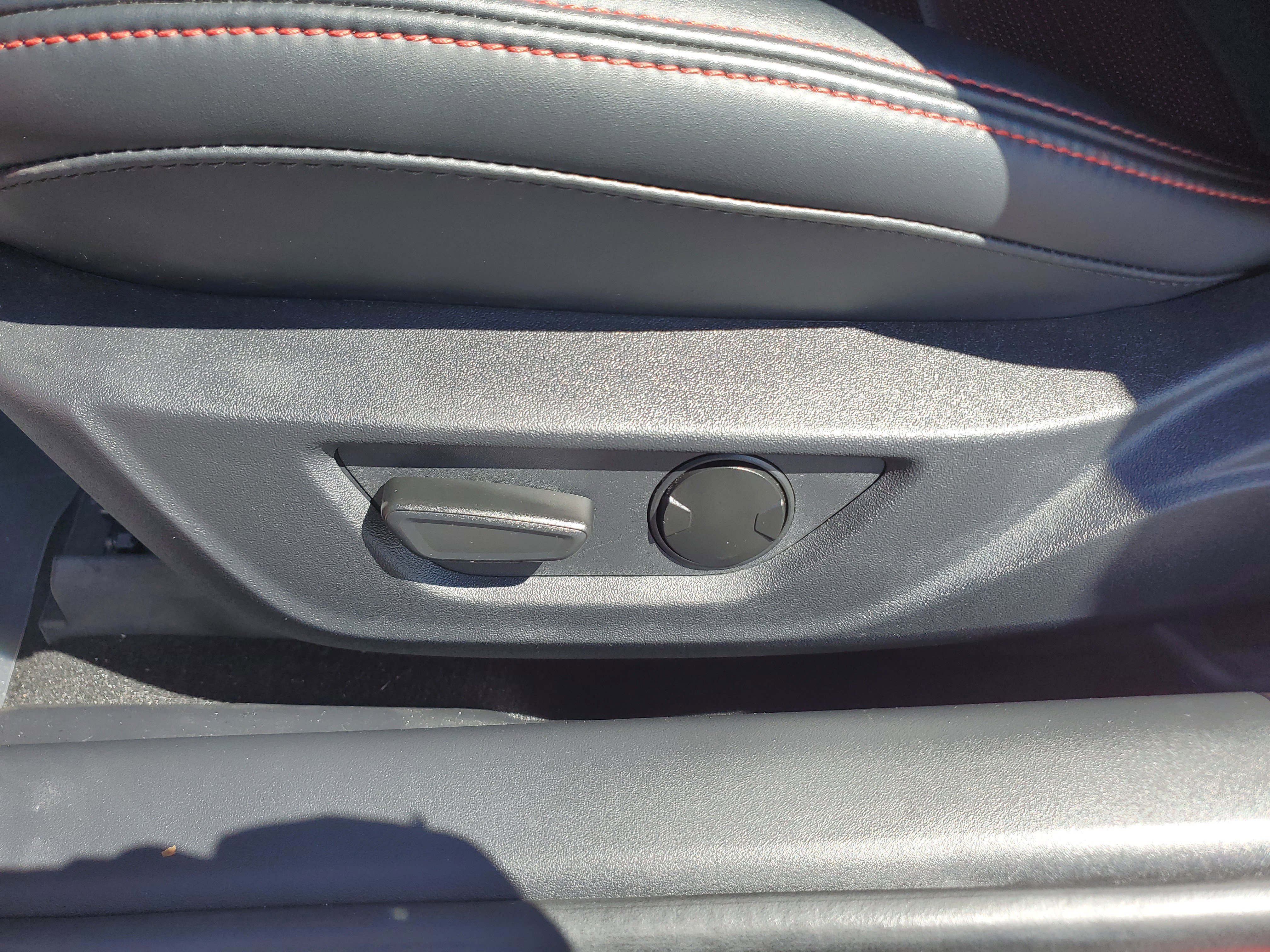 Used 2025 Ford Mustang Premium image 17