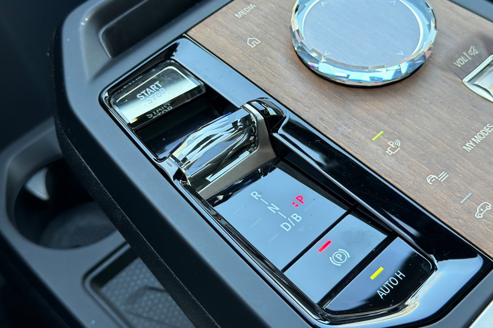 Used 2023 BMW iX xDrive50 w/ Premium Package image 26