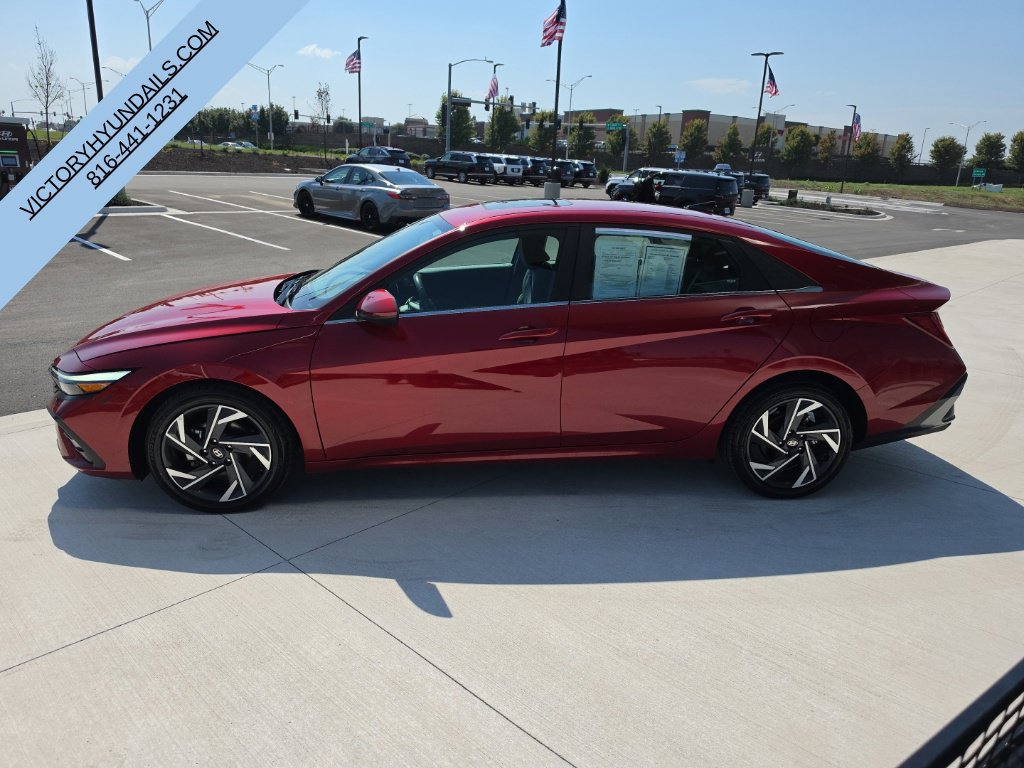 Used 2025 Hyundai Elantra SEL FWD image 2
