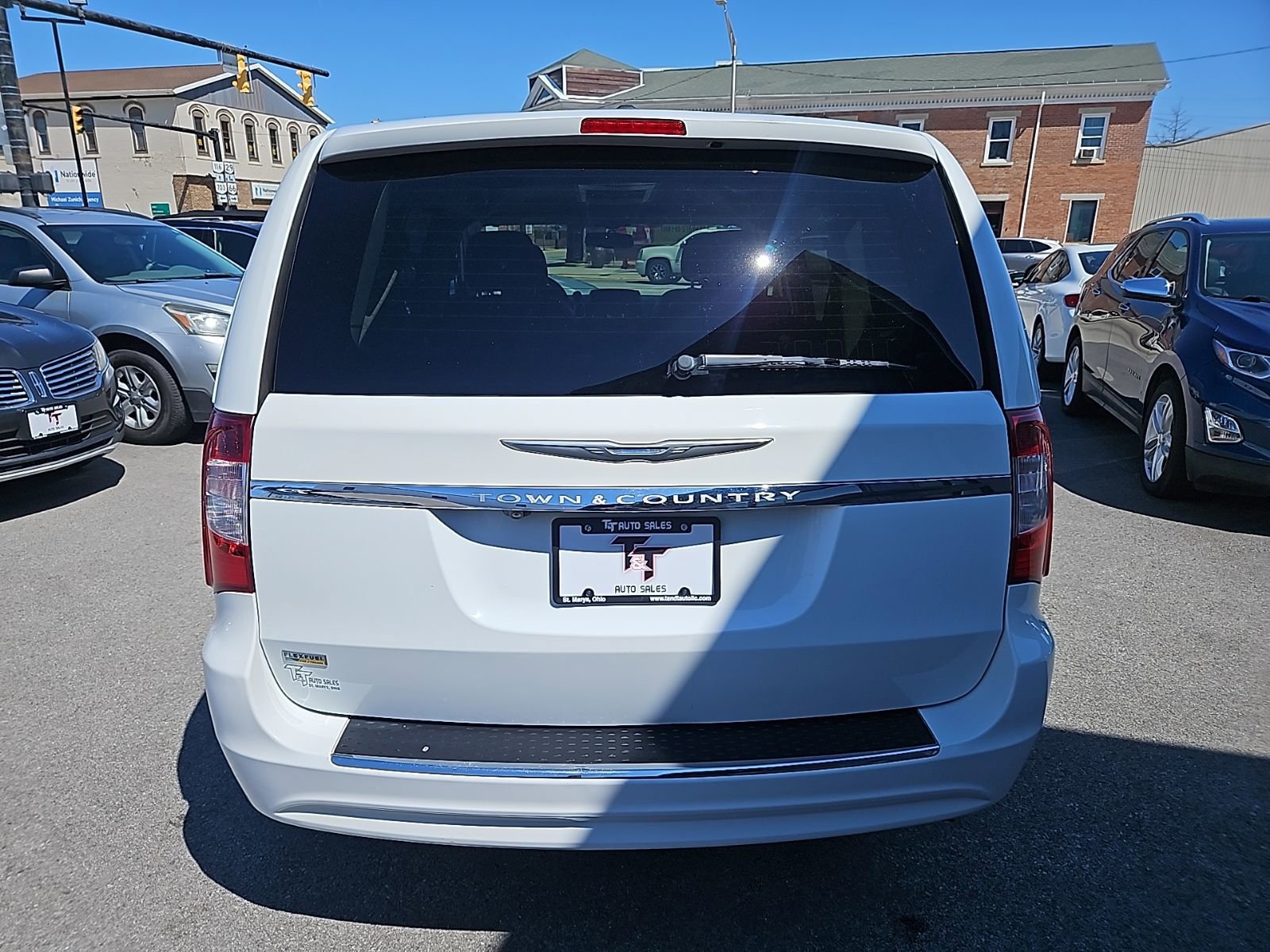 Used 2016 Chrysler Town & Country Touring FWD image 5