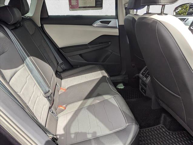 Certified 2025 Volkswagen Taos SE image 18
