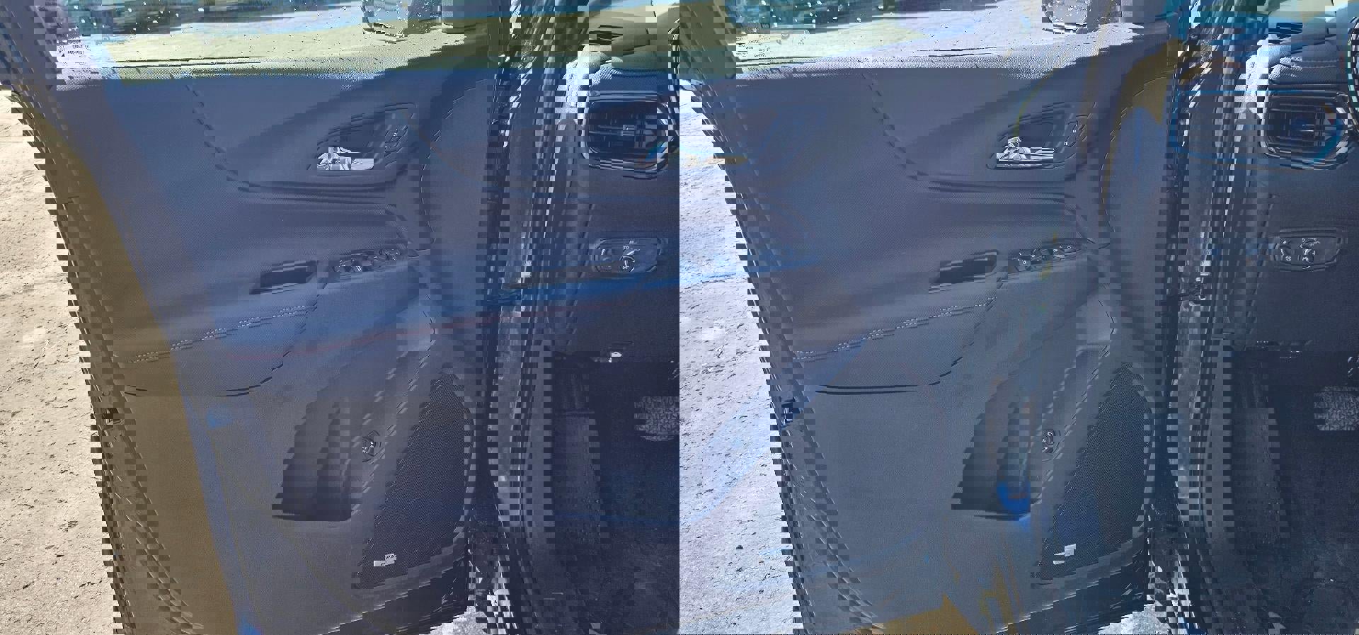 Used 2023 Chevrolet Equinox RS w/ RS Leather Package image 9