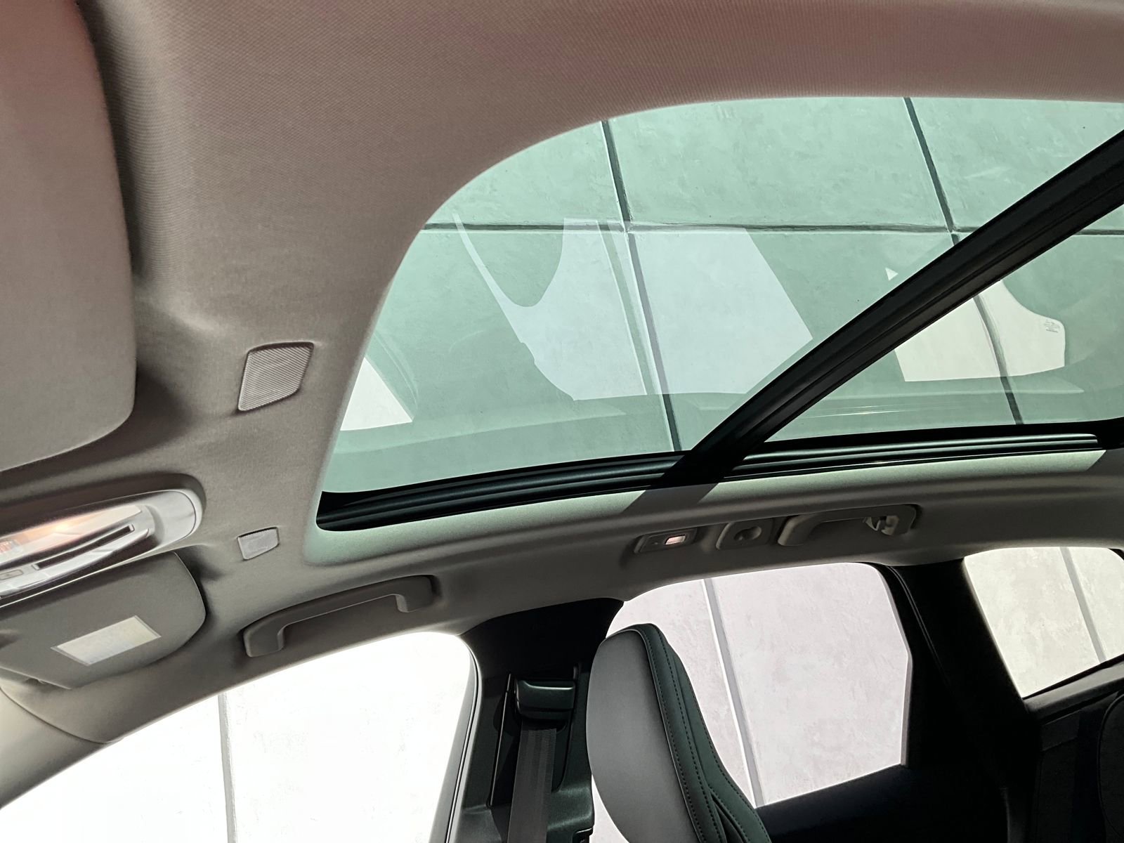 New 2026 Volvo XC60 B5 Plus w/ Climate Package image 25