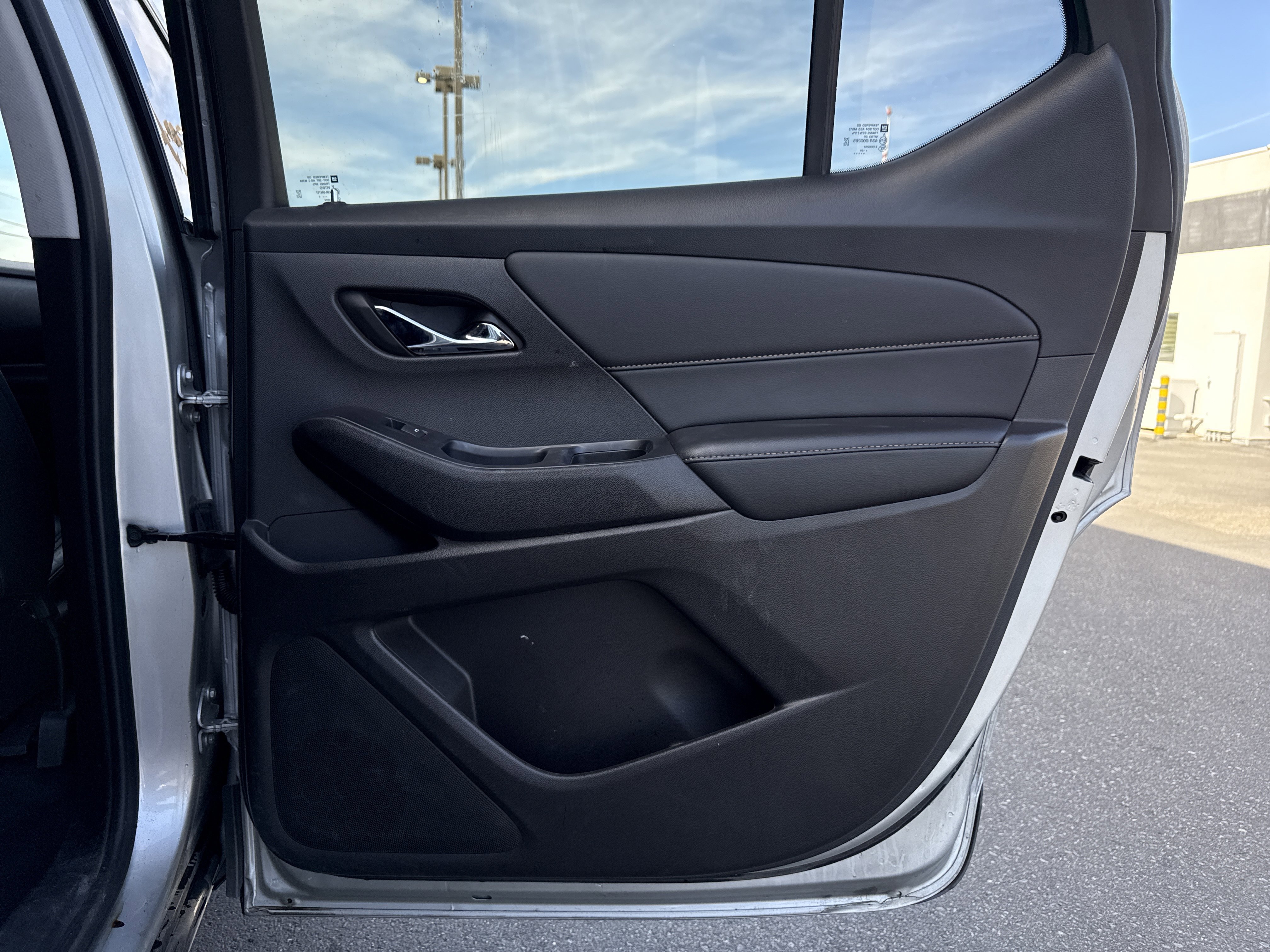 Used 2021 Chevrolet Traverse RS image 39